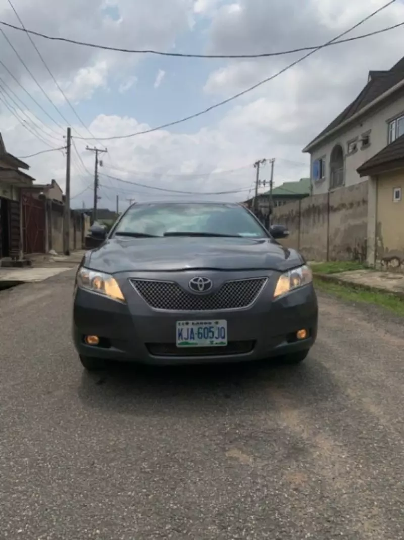 Toyota Camry   - 2009