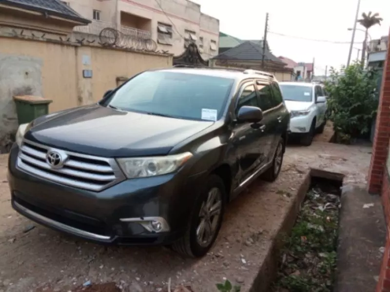 Toyota Highlander   - 2011
