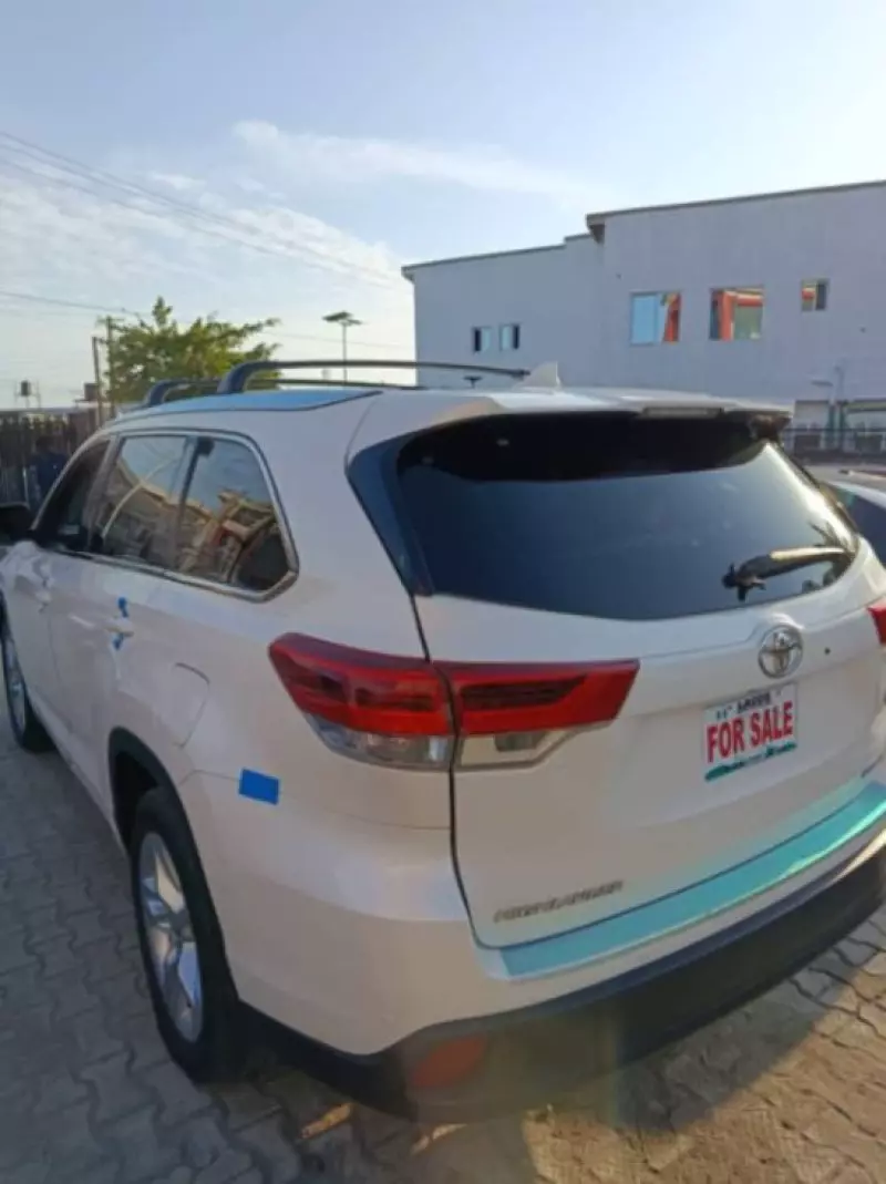 Toyota Highlander   - 2014