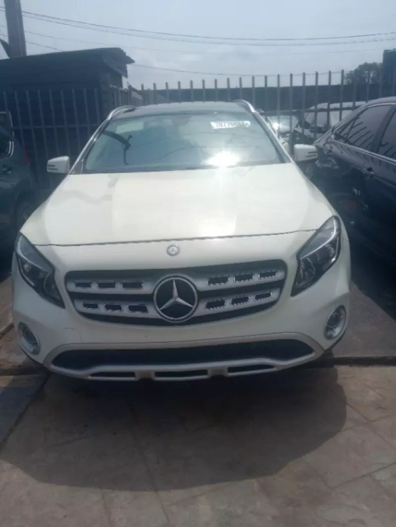 Mercedes-Benz Gla-class   - 2015