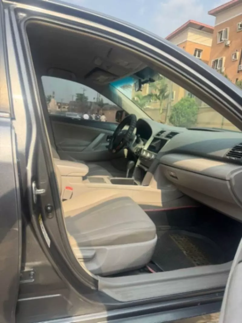 Toyota Camry   - 2011