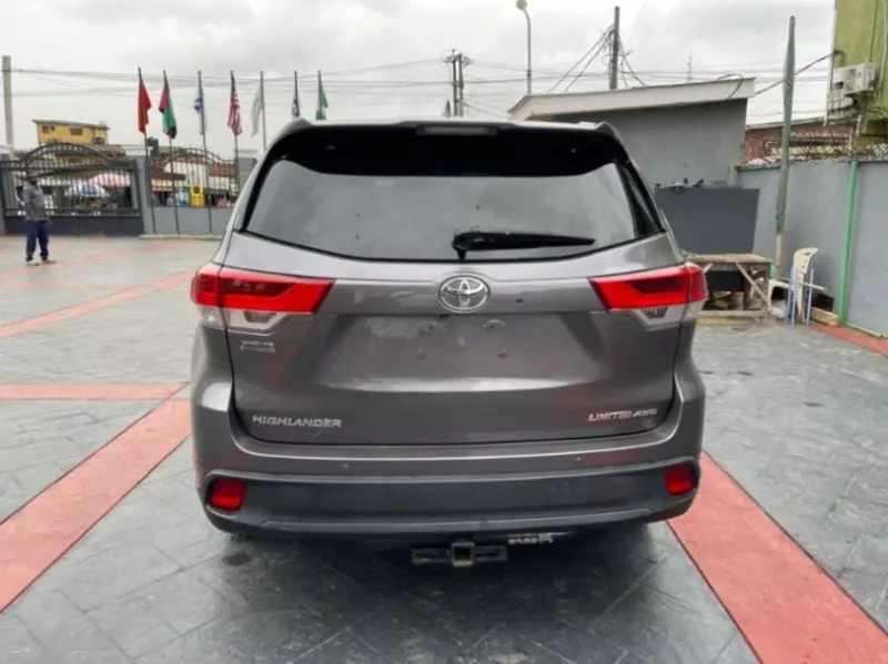Toyota Highlander   - 2015