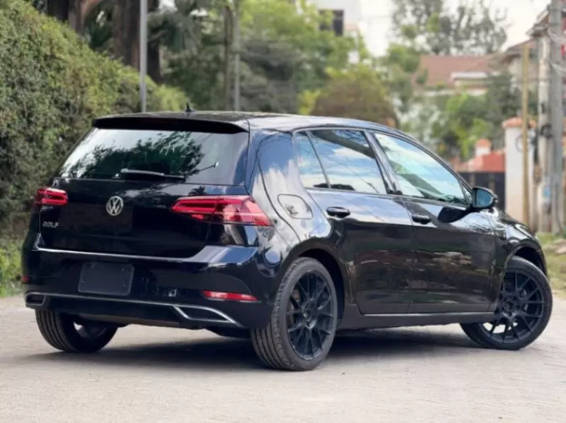 Volkswagen Golf   - 2018