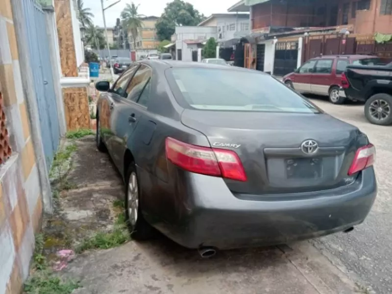 Toyota Camry   - 2009