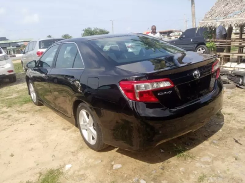 Toyota Camry   - 2014
