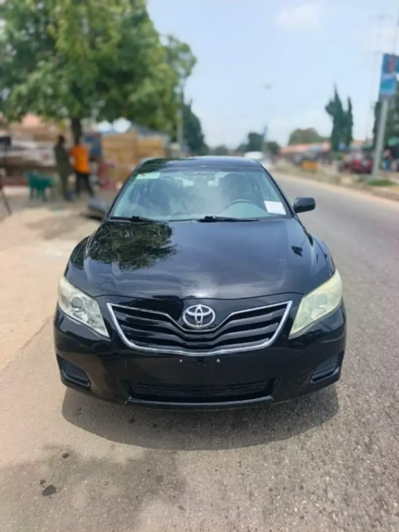 Toyota Camry   - 2010