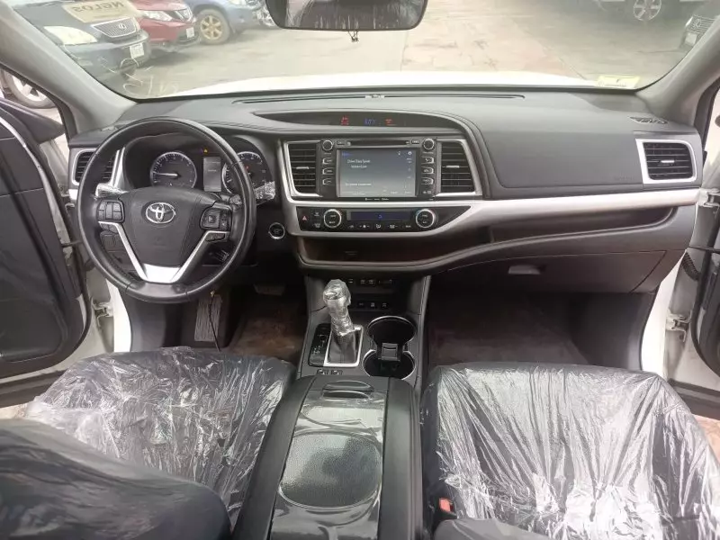 Toyota Highlander   - 2017