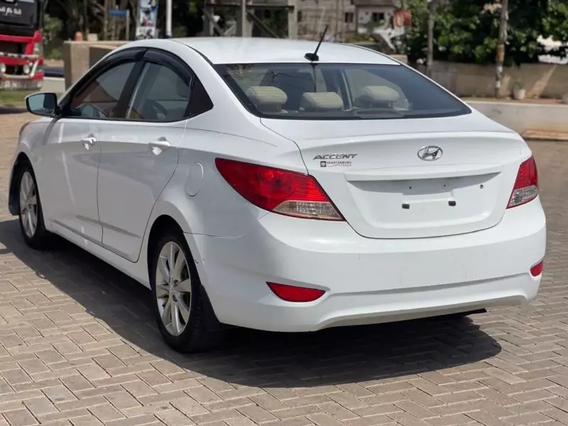 Hyundai Accent   - 2013