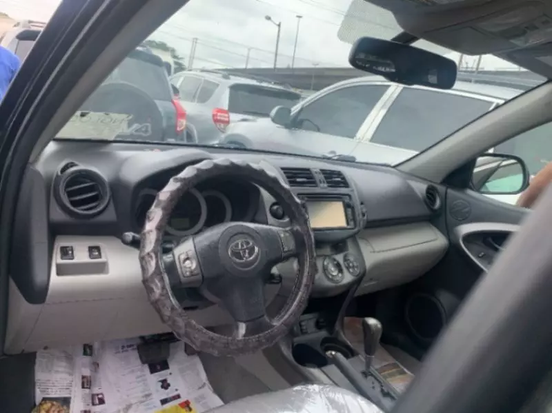 Toyota RAV 4   - 2013
