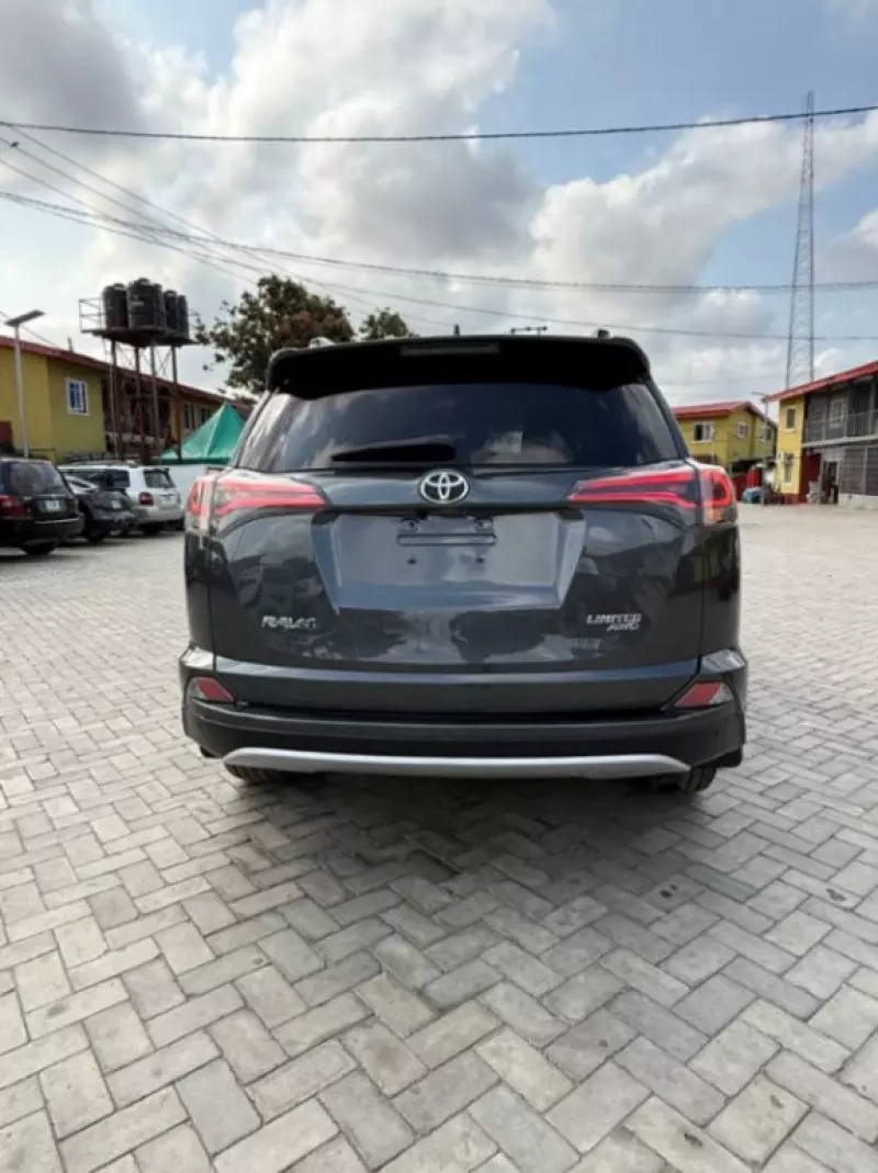 Toyota RAV4   - 2016