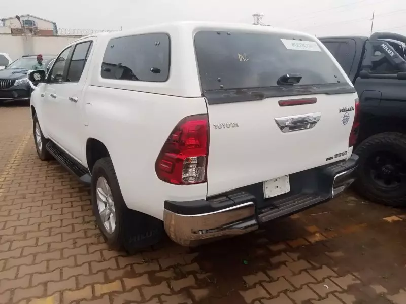 Toyota Hilux   - 2017