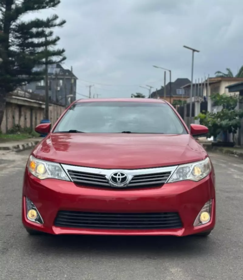 Toyota Camry   - 2011