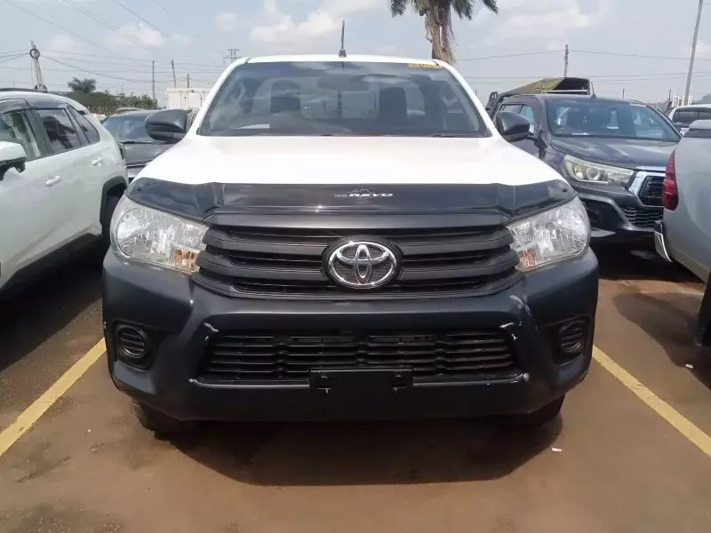 Toyota Hilux   - 2016