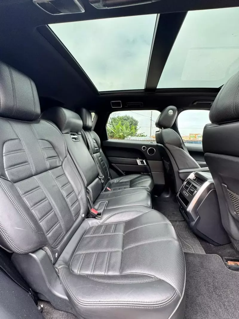 Land Rover Discovery Sport   - 2016
