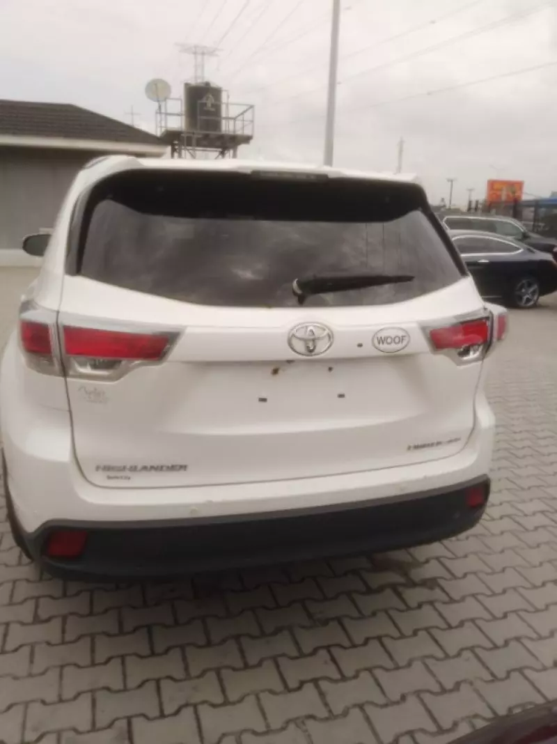 Toyota Highlander   - 2014
