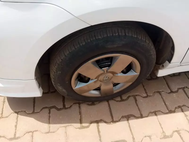 Toyota Sienta   - 2012