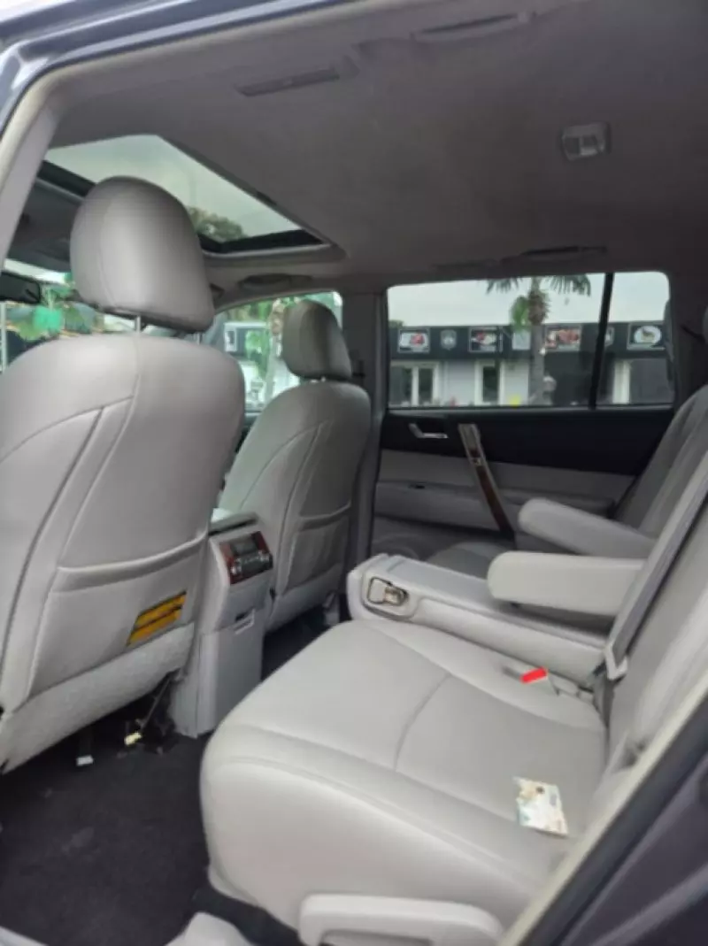 Toyota Highlander   - 2014