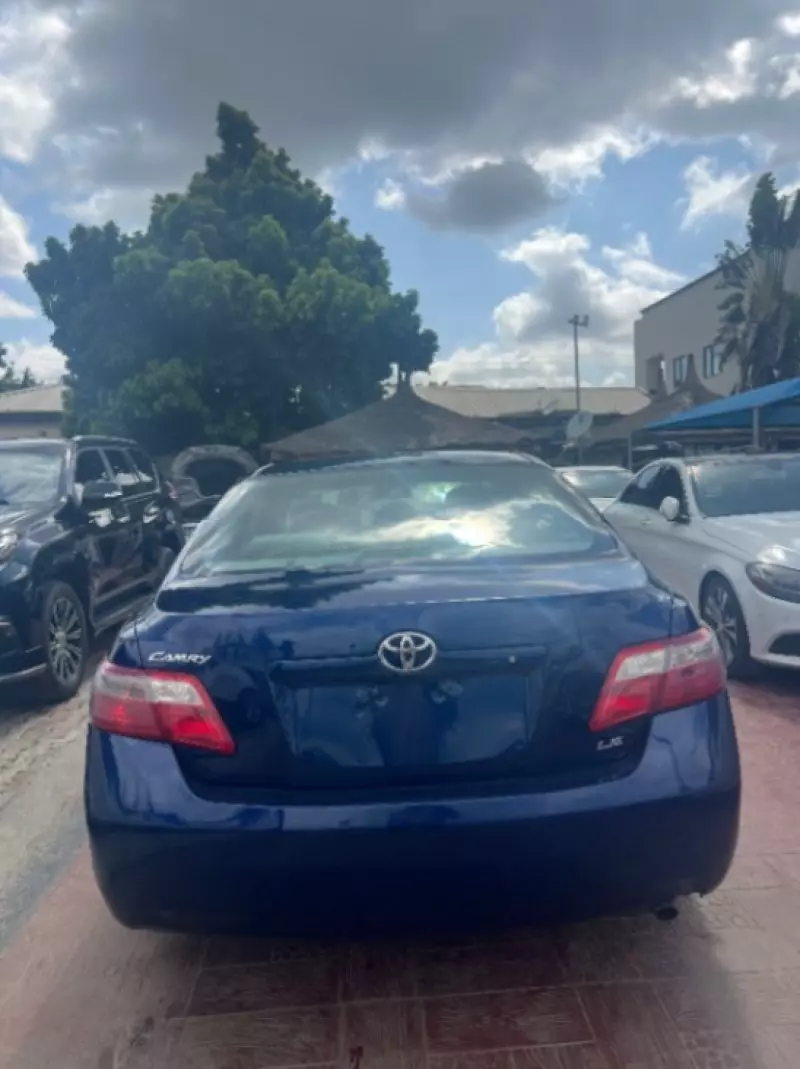 Toyota Camry   - 2009