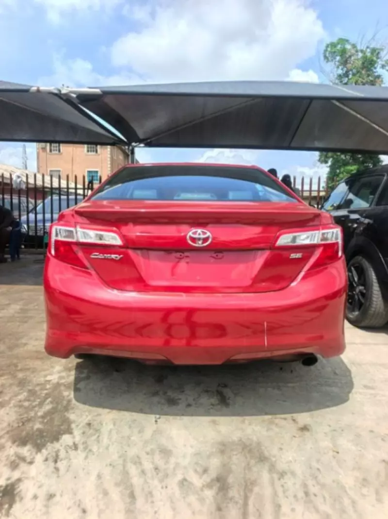 Toyota Camry   - 2014