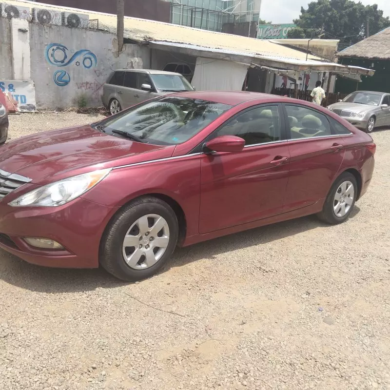 Hyundai Sonata   - 2012