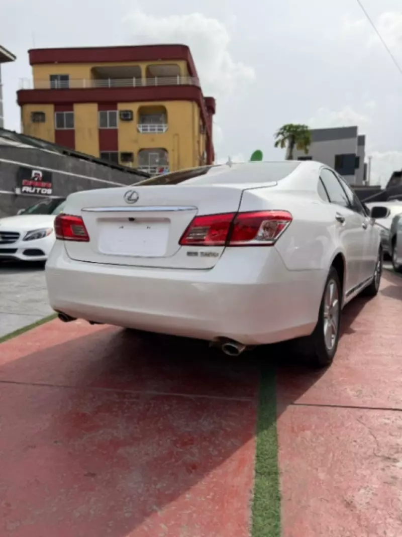 Lexus ES   - 2011