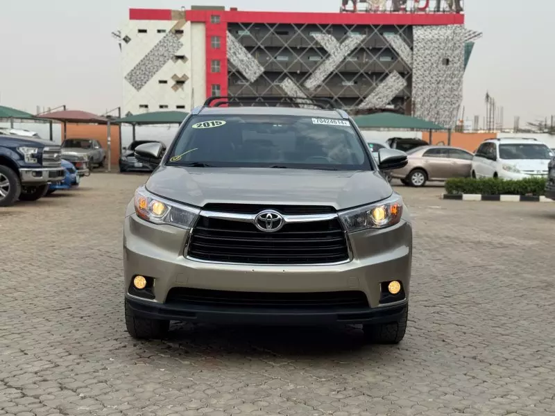 Toyota Highlander   - 2015