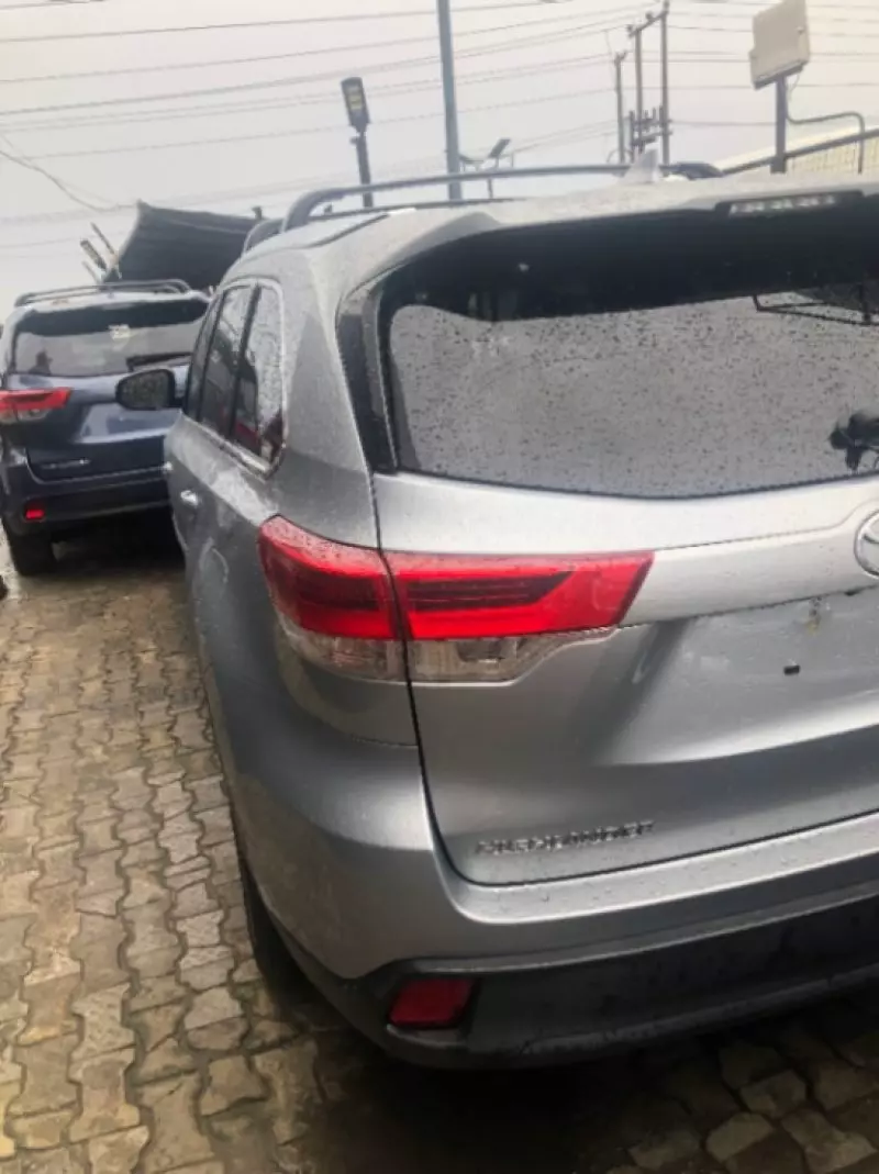 Toyota Highlander   - 2015