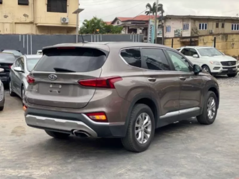 Hyundai Santa Fe   - 2019