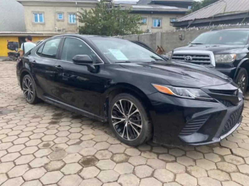 Toyota Camry   - 2018