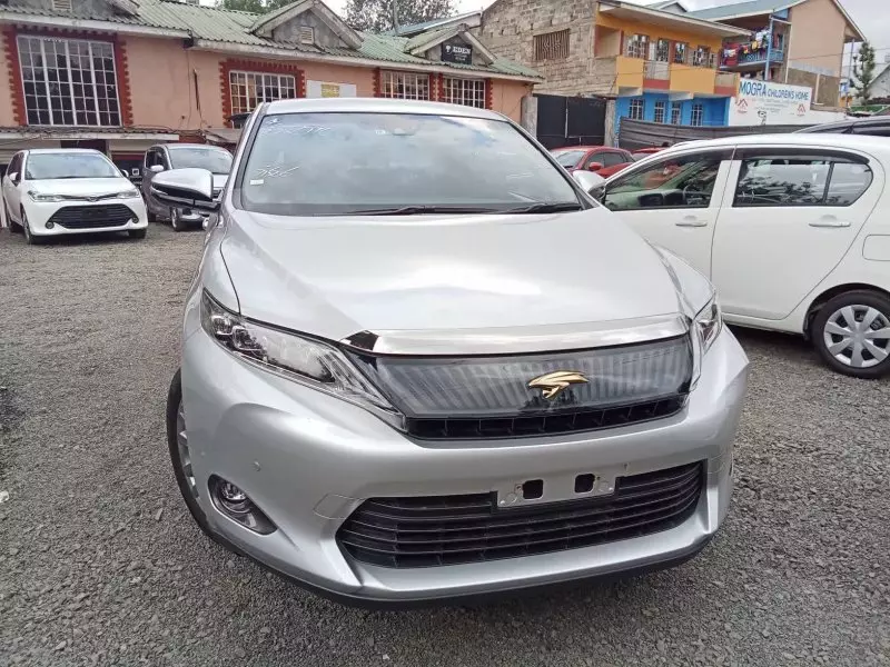 Toyota Harrier   - 2017