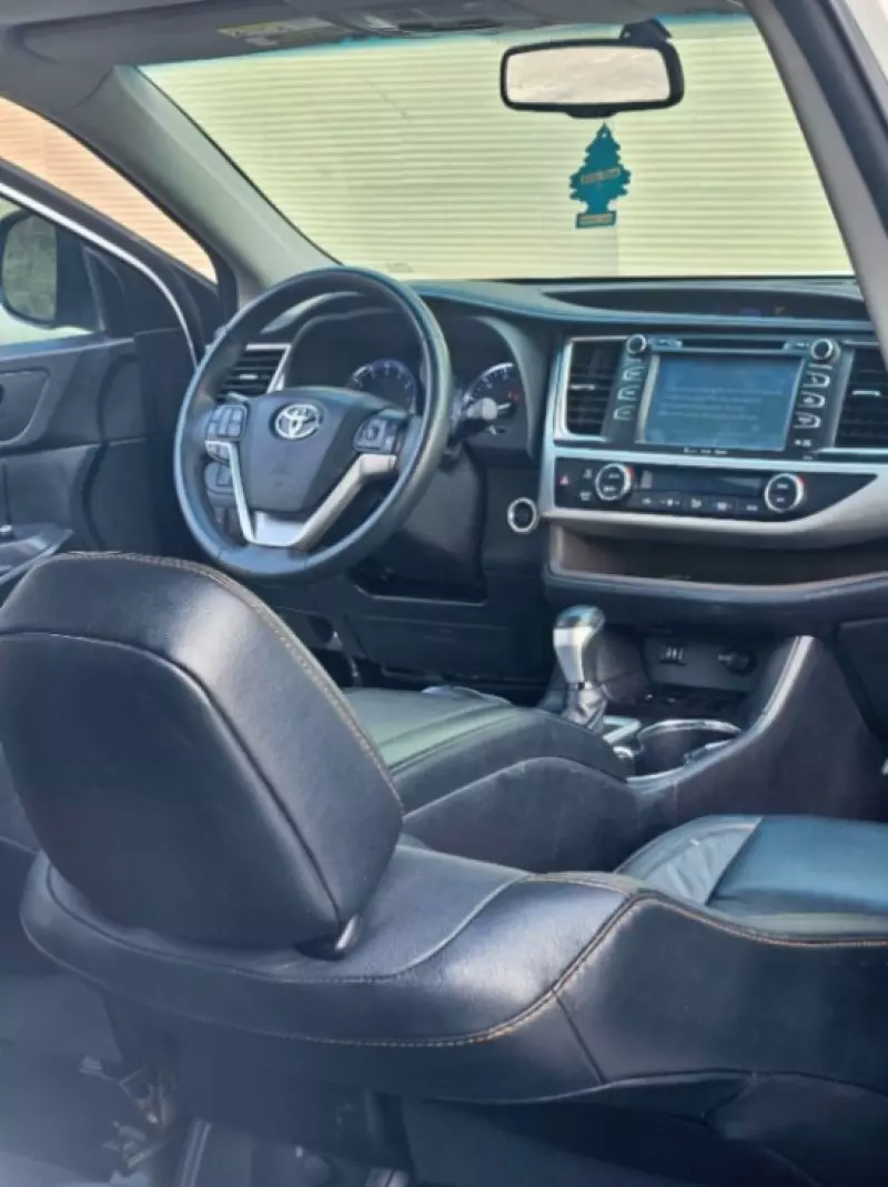 Toyota Highlander   - 2016