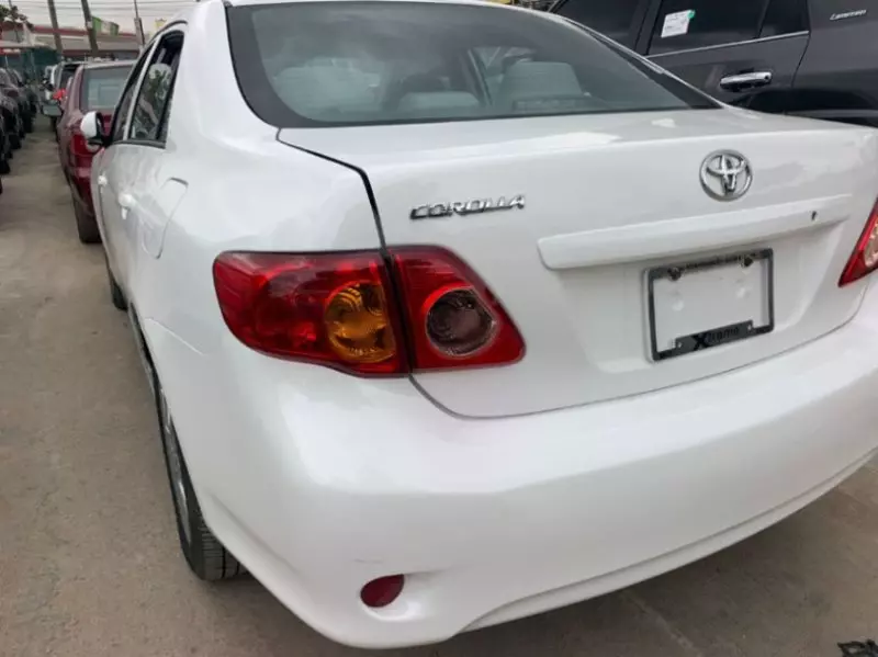 Toyota Corolla   - 2010