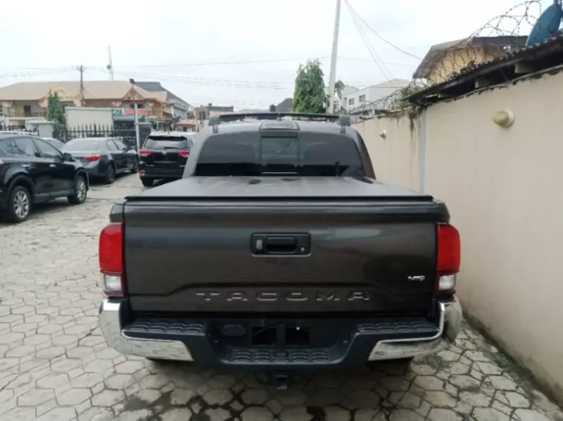 Toyota Tacoma   - 2019