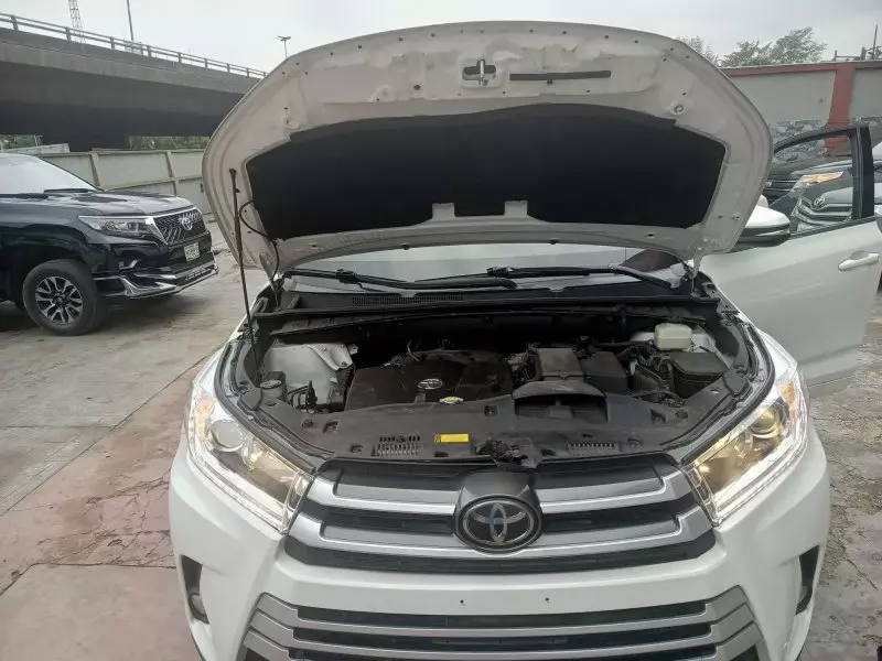 Toyota Highlander   - 2017