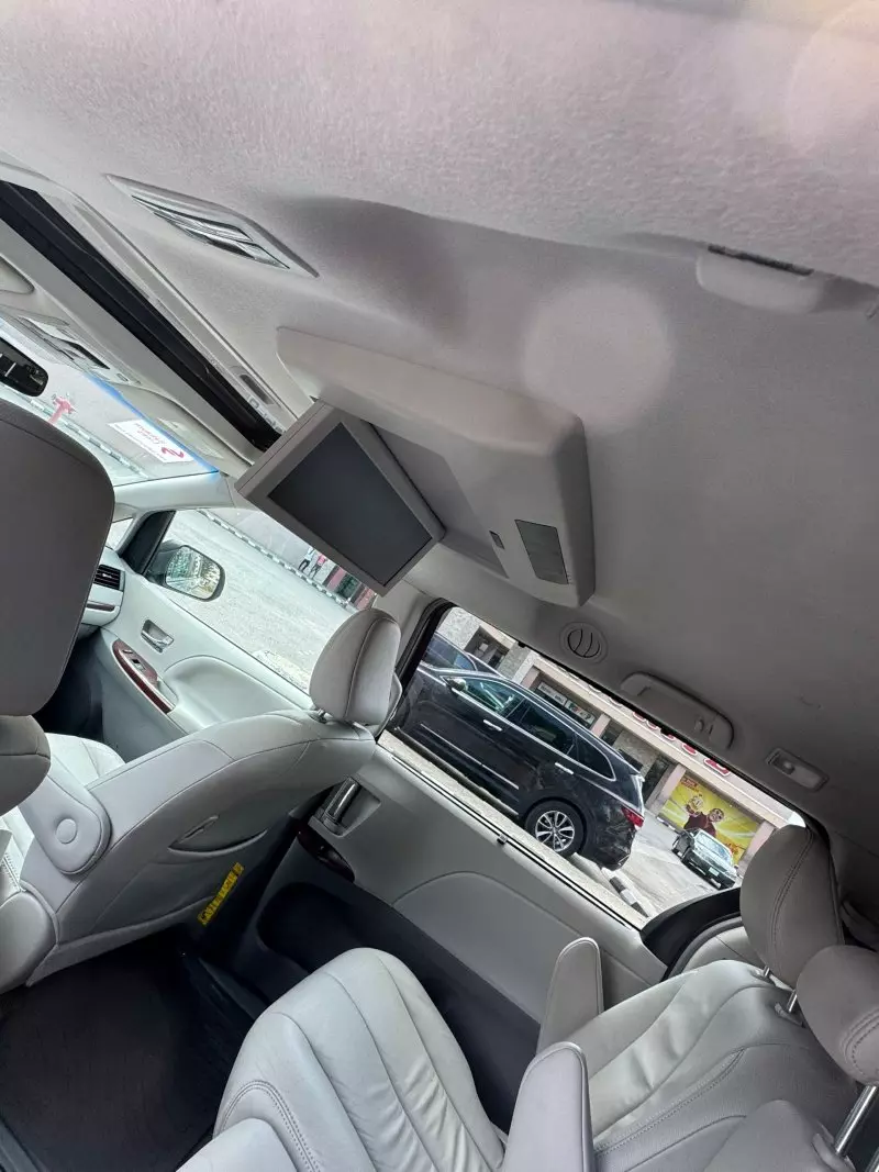 Toyota Sienna   - 2013