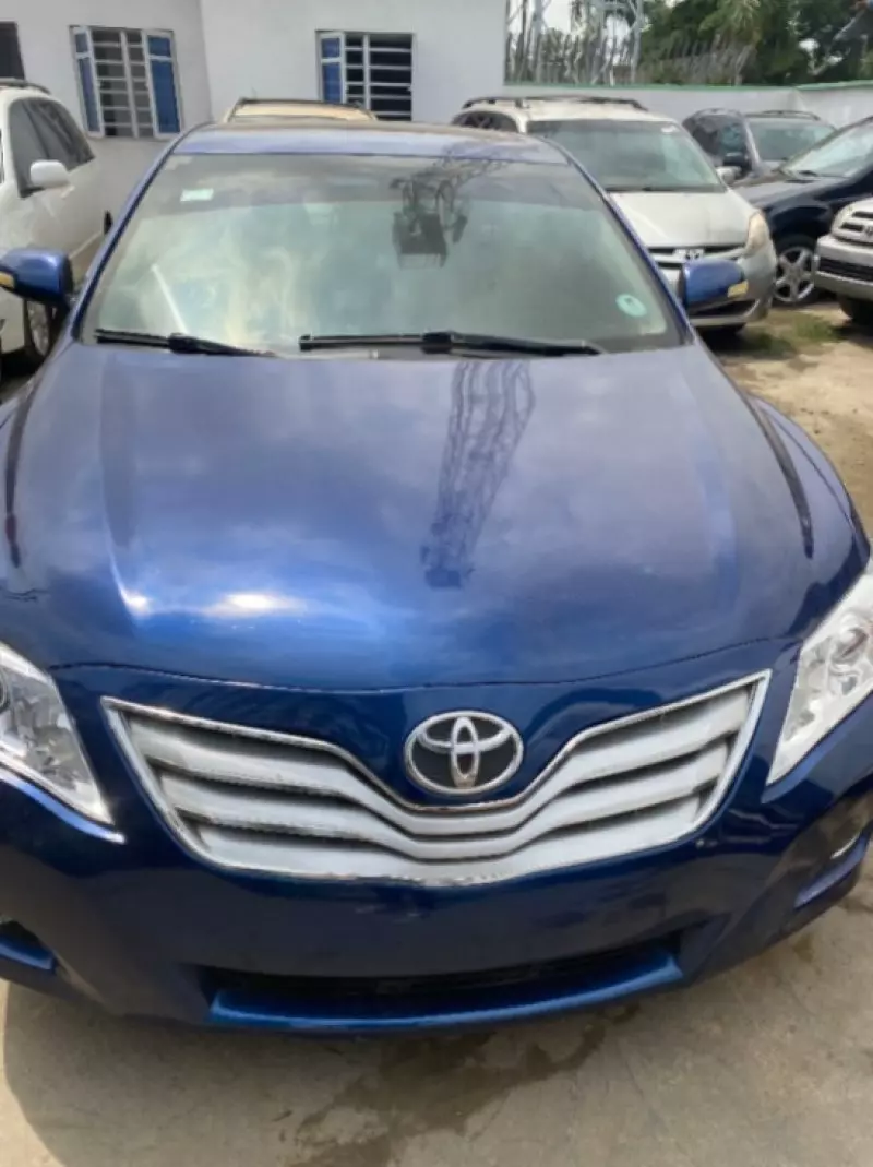Toyota camry   - 2010