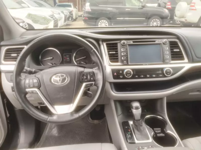 Toyota Highlander   - 2014
