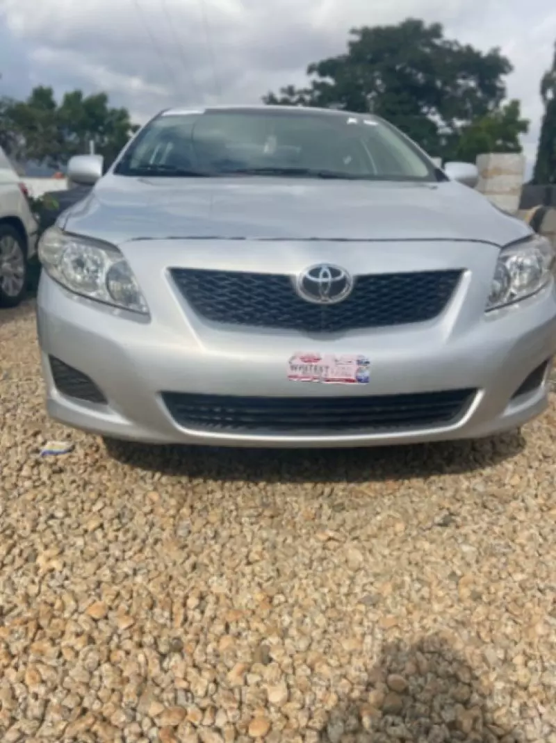 Toyota corolla   - 2010