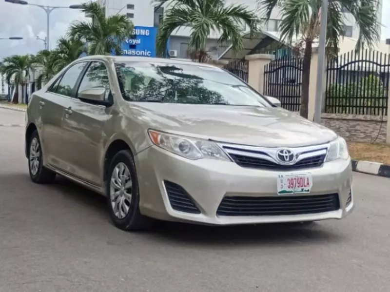 Toyota Camry   - 2013