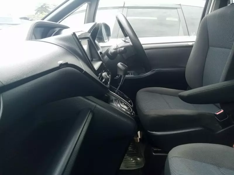 Toyota Noah   - 2015