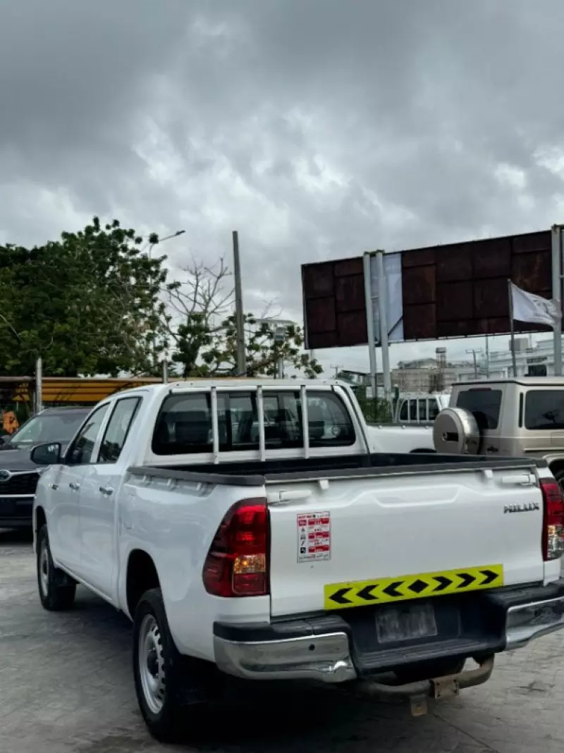 Toyota Hilux   - 2020