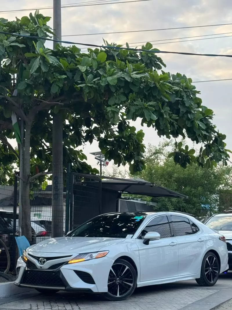 Toyota Camry   - 2018