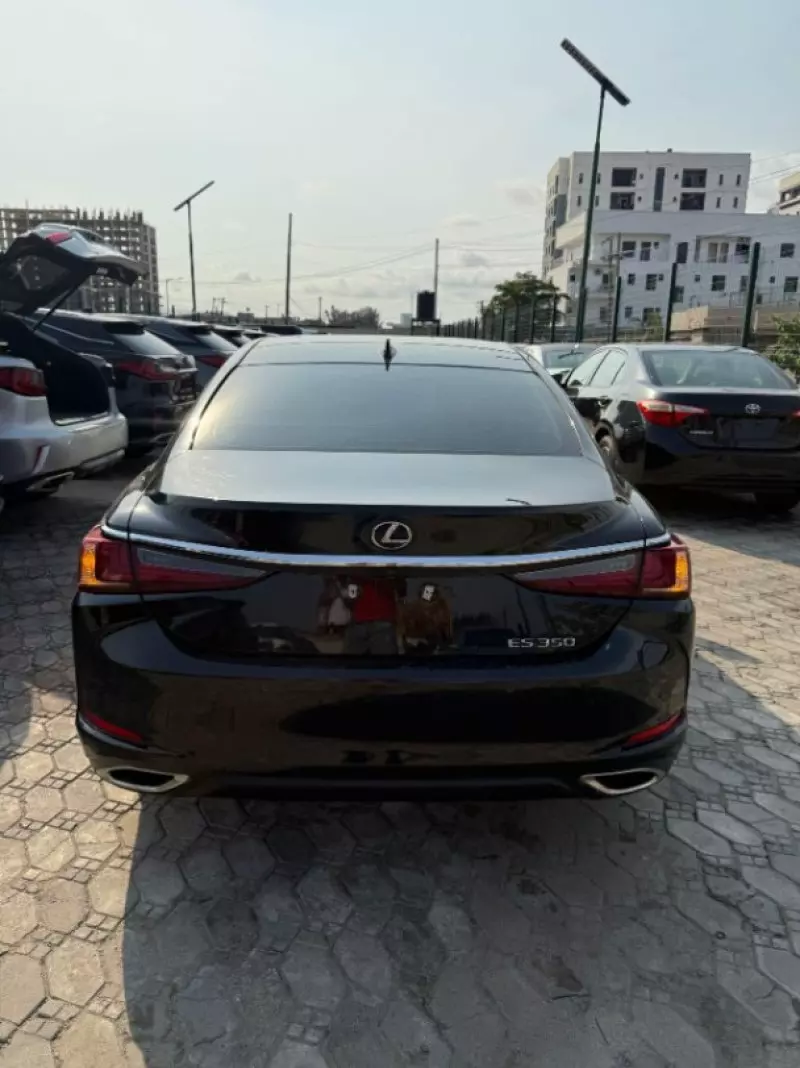 Lexus ES 350   - 2019