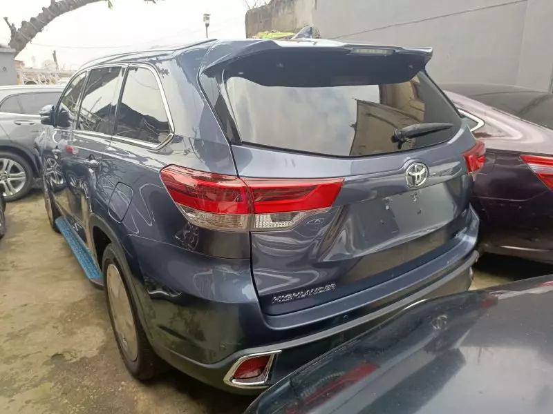 Toyota Highlander   - 2015
