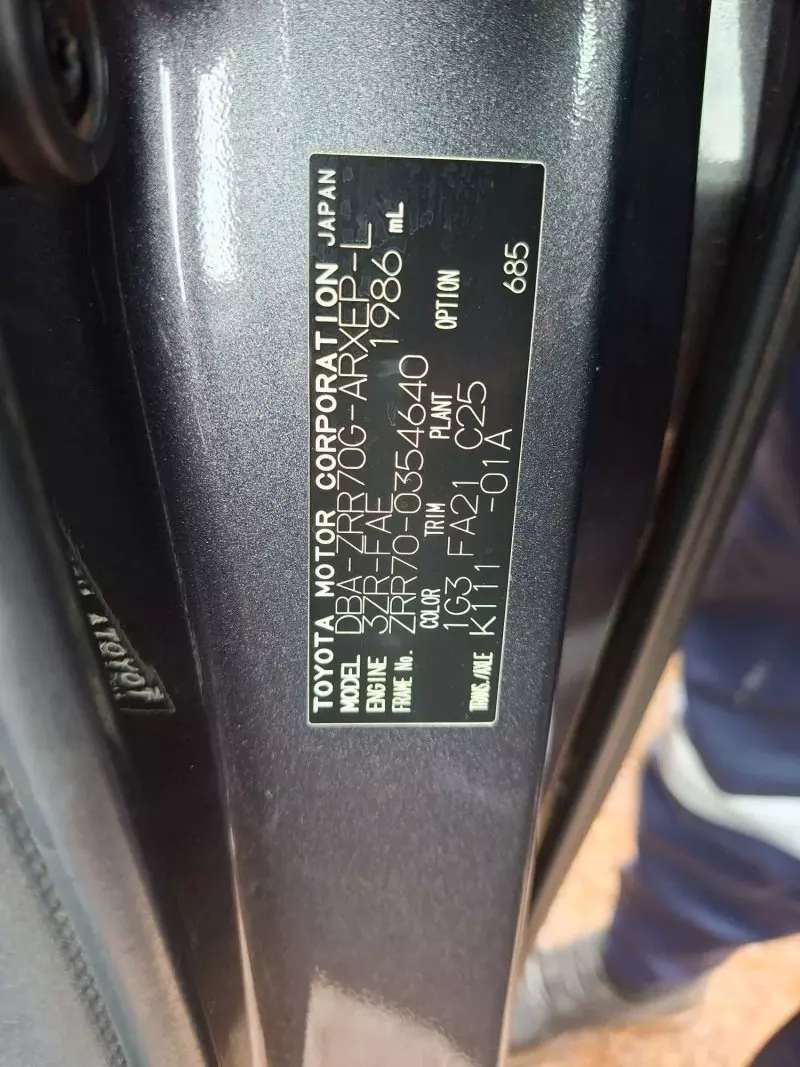 Toyota Noah   - 2010