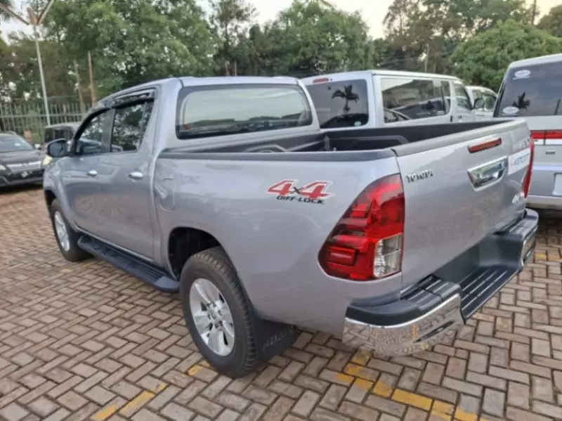Toyota Hilux   - 2020