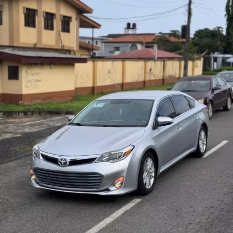 Toyota Avalon   - 2013