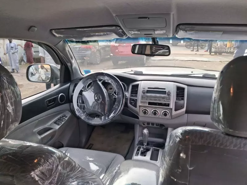 Toyota Tacoma   - 2010