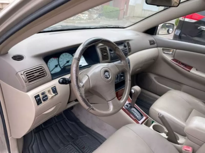 Toyota Corolla   - 2004