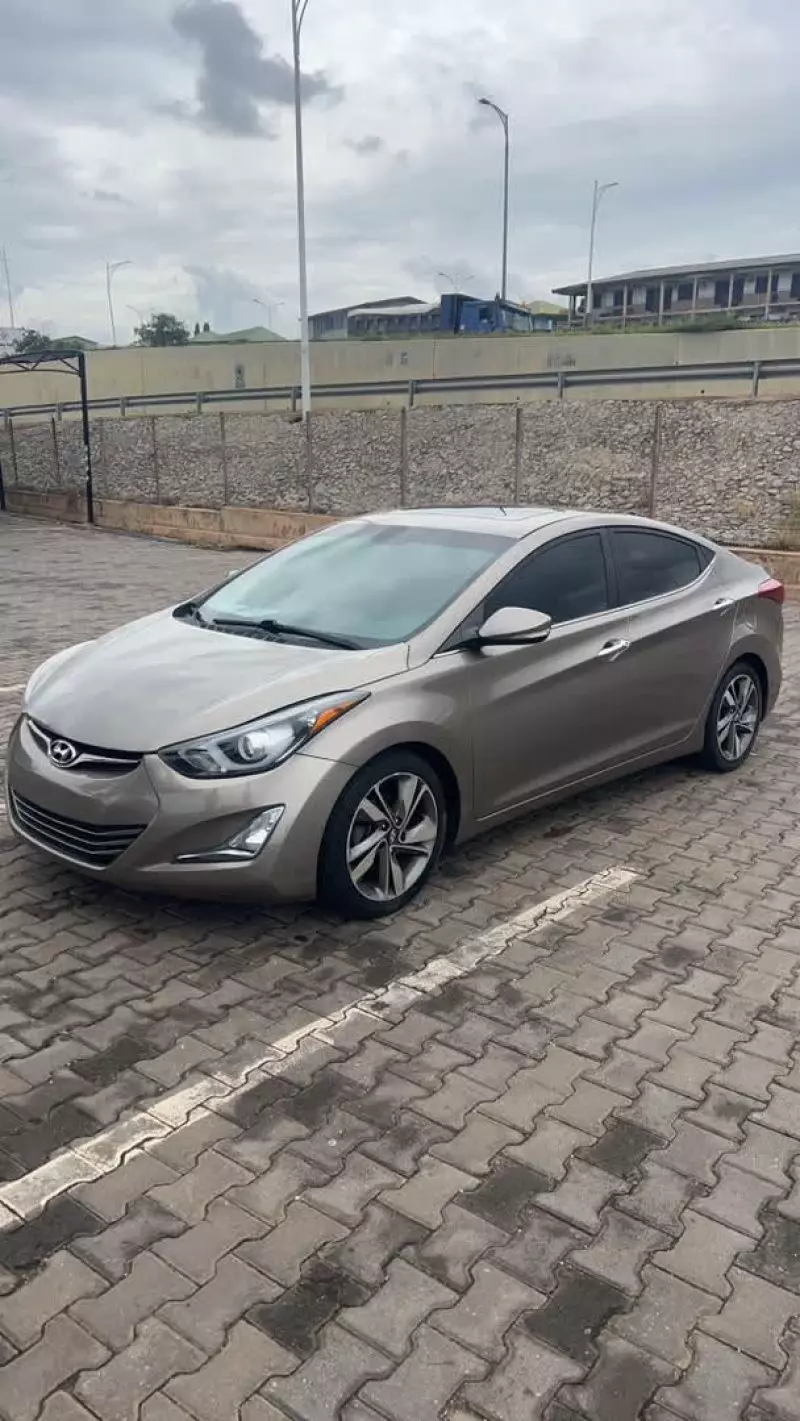 Hyundai Elantra   - 2015